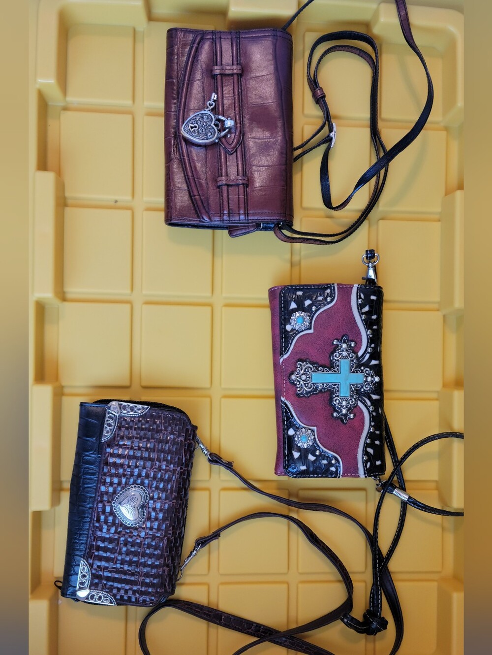 3 Women’s Crossbody Wallets